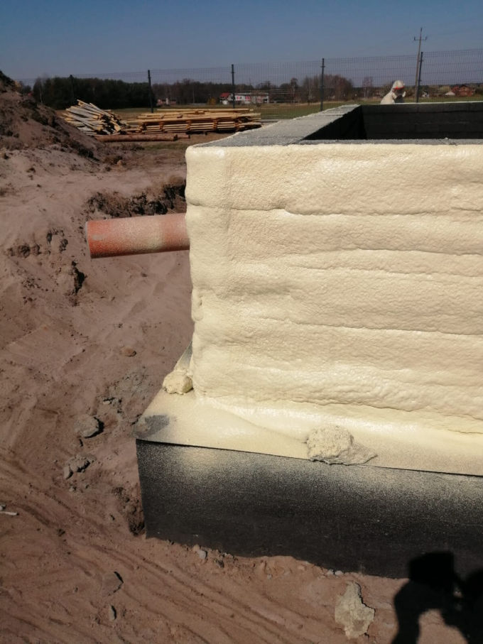 Izolacja pianą poliuretanową fundamentów
